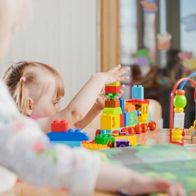Accueil et garde enfant assistante maternelle Montgeron jouets jeux intellectuels