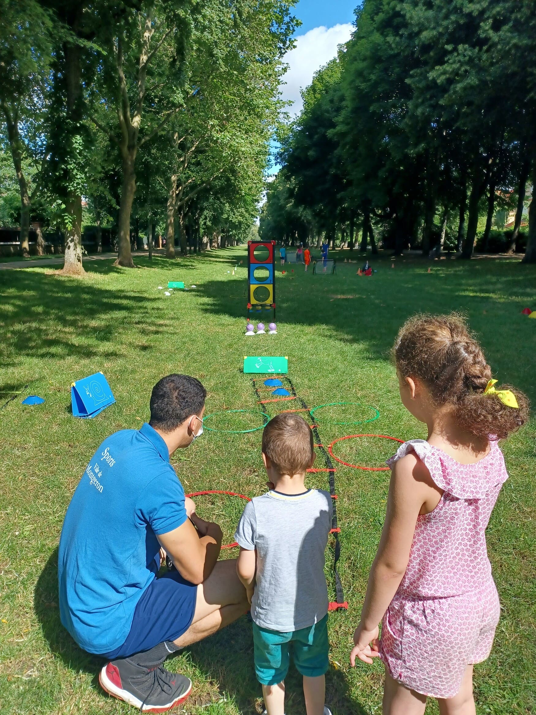Trouver assistante maternelle attentive à organiser des sorties adaptées à chaque enfant. Cela leur permet de découvrir de nouveaux environnements, de rencontrer d'autres enfants et de découvrir le monde qui les entoure.