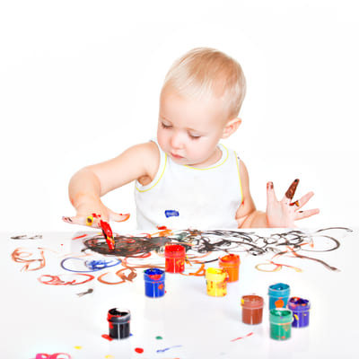 little baby peinture activité artistique accueil enfant assmat
